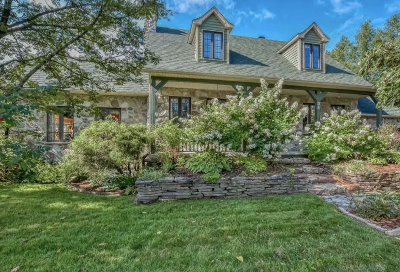 Capture decran le 2025 03 04 a 12.29.29 Marie-Mai met sur le marché sa spectaculaire résidence des Laurentides