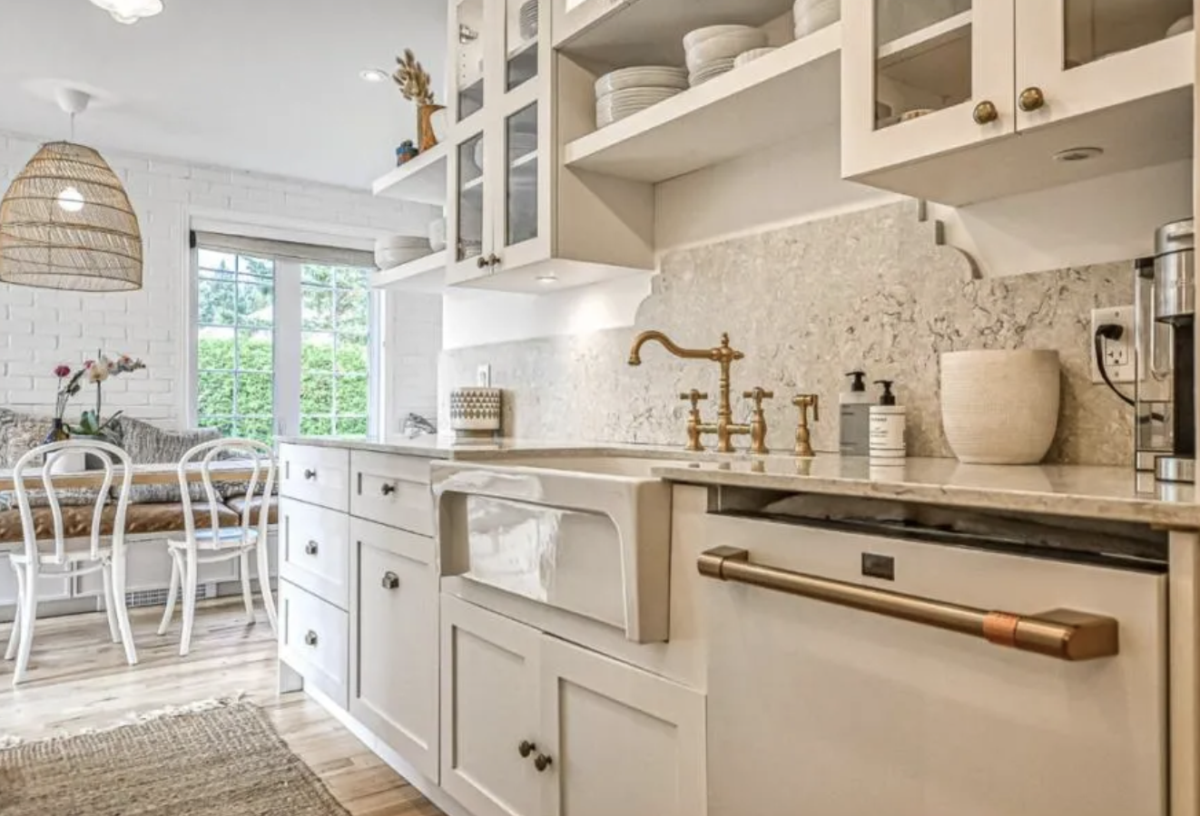 Capture decran le 2025 03 04 a 12.29.40 Marie-Mai met sur le marché sa spectaculaire résidence des Laurentides