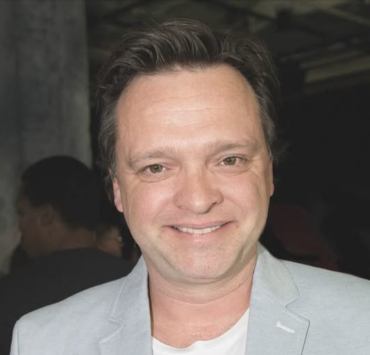 Serge Postigo est en couple avec une actrice bien connue 2 Serge Postigo est en couple avec une actrice bien connue Capture decran le 2025 03 04 a 20.46.16 e1741139225226 Serge Postigo est en couple avec une actrice bien connue