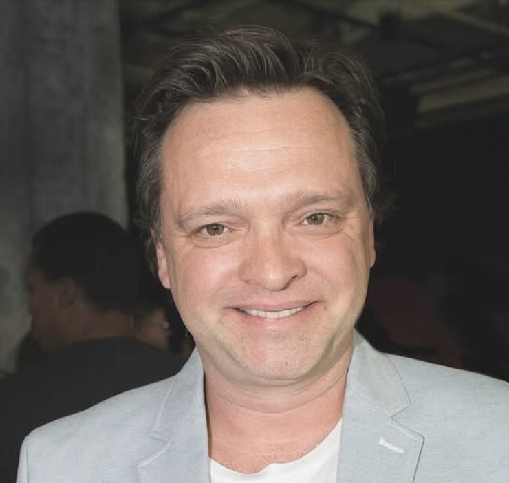 Capture decran le 2025 03 04 a 20.46.16 e1741139225226 Serge Postigo est en couple avec une actrice bien connue