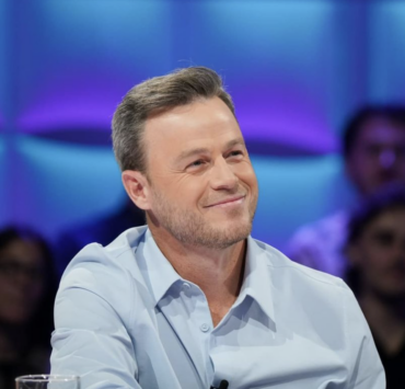 Louis Morissette poursuit Luc Poirier et réclame une somme astronomique 3 Louis Morissette poursuit Luc Poirier et réclame une somme astronomique Capture decran le 2025 03 12 a 09.23.57 e1741785918336 Louis Morissette poursuit Luc Poirier et réclame une somme astronomique