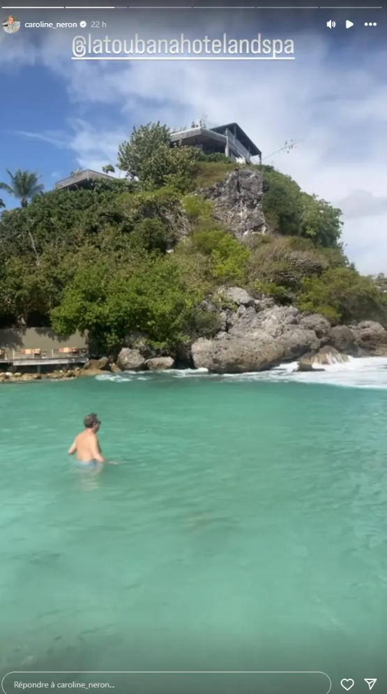 Capture decran 2025 04 05 122531 À 51 ans, Caroline Néron éblouit en maillot de bain durant ses vacances à l’étranger