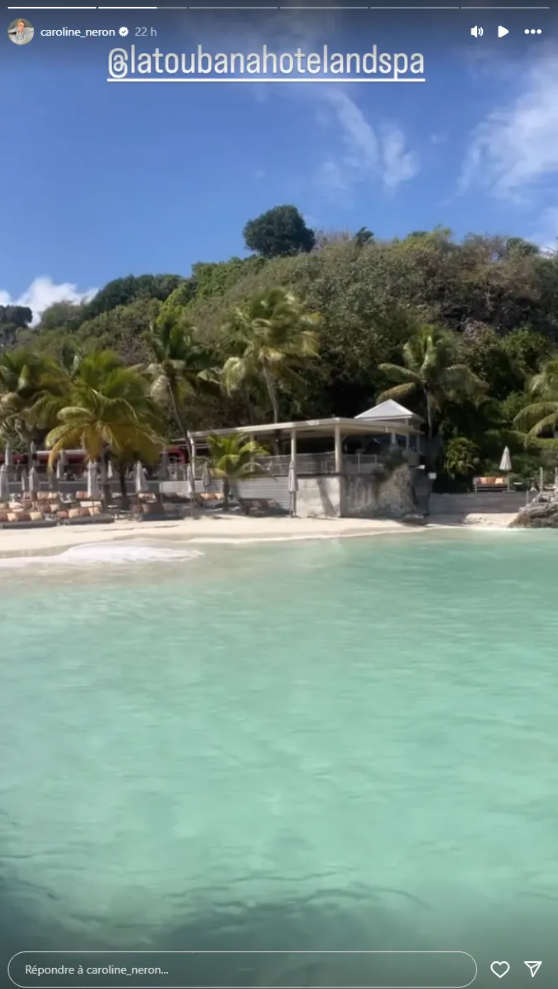 Capture decran 2025 04 05 122552 À 51 ans, Caroline Néron éblouit en maillot de bain durant ses vacances à l’étranger