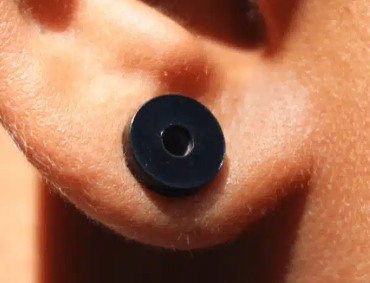 La plupart des gens ignorent la signification de la boucle d’oreille chez les hommes 2 La plupart des gens ignorent la signification de la boucle d’oreille chez les hommes Capture decran 2025 04 07 122628 La plupart des gens ignorent la signification de la boucle d’oreille chez les hommes