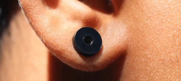 La plupart des gens ignorent la signification de la boucle d’oreille chez les hommes 1 La plupart des gens ignorent la signification de la boucle d’oreille chez les hommes Capture decran 2025 04 07 122628 La plupart des gens ignorent la signification de la boucle d’oreille chez les hommes