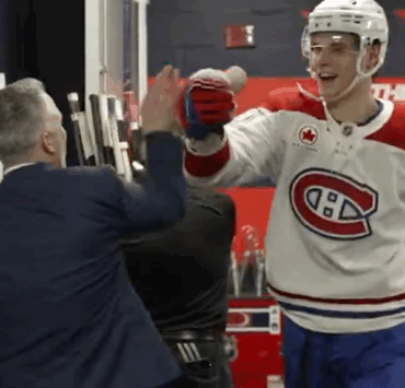 Les joueurs ont posé un geste touchant à l’endroit de Martin St. Louis après la victoire d’hier 3 Les joueurs ont posé un geste touchant à l’endroit de Martin St. Louis après la victoire d’hier Capture decran 2025 04 17 144231 Les joueurs ont posé un geste touchant à l’endroit de Martin St. Louis après la victoire d’hier
