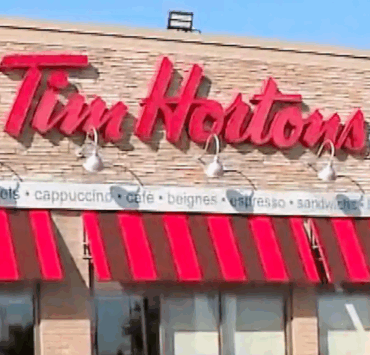 Une cliente pète sa coche au Tim Hortons contre une caissière qui avait de la difficulté à compter 2 Une cliente pète sa coche au Tim Hortons contre une caissière qui avait de la difficulté à compter Capture decran 2025 04 18 075133 Une cliente pète sa coche au Tim Hortons contre une caissière qui avait de la difficulté à compter