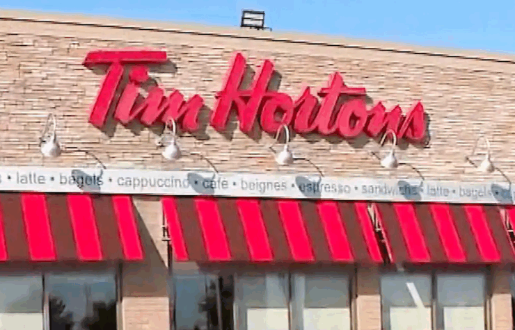 Capture decran 2025 04 18 075133 Une cliente pète sa coche au Tim Hortons contre une caissière qui avait de la difficulté à compter