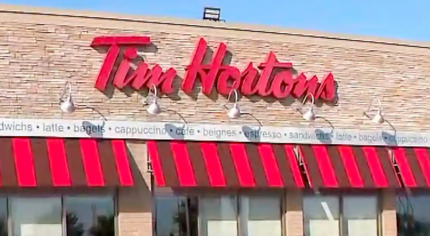 Une cliente pète sa coche au Tim Hortons contre une caissière qui avait de la difficulté à compter 1 Une cliente pète sa coche au Tim Hortons contre une caissière qui avait de la difficulté à compter Capture decran 2025 04 18 075133 Une cliente pète sa coche au Tim Hortons contre une caissière qui avait de la difficulté à compter