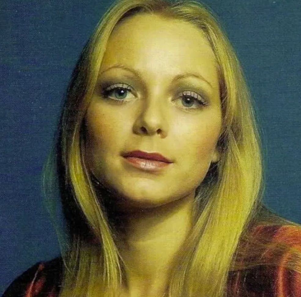 Capture decran 2025 04 19 160348 Une rare photo dévoile Anne Renée, ex-femme de René Angélil, aujourd’hui