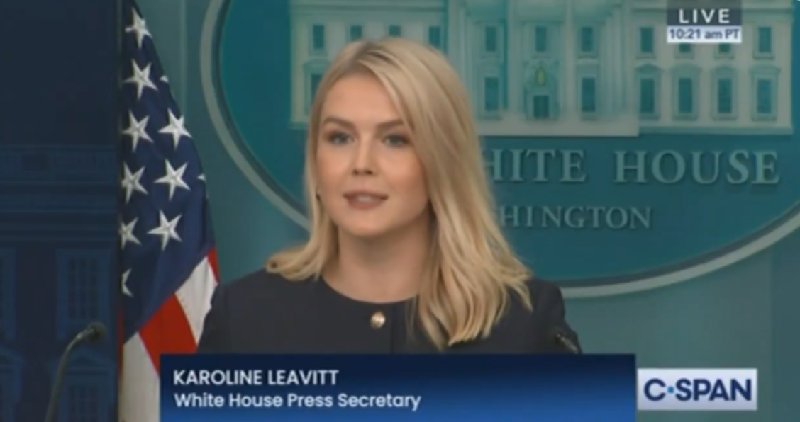Malaise en direct : Karoline Leavitt perd le contrôle face à un invité controversé 1 Malaise en direct : Karoline Leavitt perd le contrôle face à un invité controversé Capture decran 2025 04 23 124529 Malaise en direct : Karoline Leavitt perd le contrôle face à un invité controversé