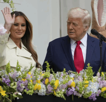 Un détail inattendu dans le manteau de Melania Trump fait réagir tout le Québec 4 Un détail inattendu dans le manteau de Melania Trump fait réagir tout le Québec Capture decran 2025 04 25 083551 e1745584612479 Un détail inattendu dans le manteau de Melania Trump fait réagir tout le Québec