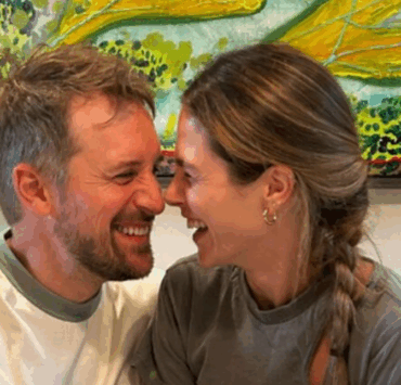 Capture decran 2025 04 27 180808 Dans leur salon, Maripier Morin capte une scène tendre entre Henri et son papa, Jean-Philippe Perras