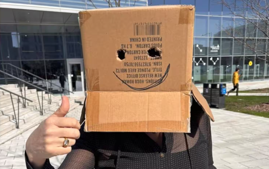 Sophie Durocher a voté avec une boîte sur la tête et l'expérience a mal tourné 1 Sophie Durocher a voté avec une boîte sur la tête et l'expérience a mal tourné Capture decran 2025 04 30 113316 Sophie Durocher a voté avec une boîte sur la tête et l'expérience a mal tourné