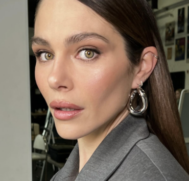 Maripier Morin dévoile sa mère… et la ressemblance est frappante ! 4 Maripier Morin dévoile sa mère… et la ressemblance est frappante ! Capture decran le 2025 04 08 a 09.54.18 e1744120522774 Maripier Morin dévoile sa mère… et la ressemblance est frappante !