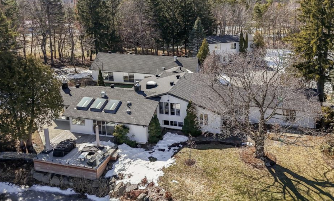 Capture decran le 2025 04 11 a 08.38.47 Marc Labrèche tourne une page : il vend sa maison spectaculaire !