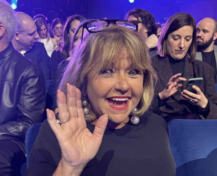 Lise Dion de retour sur scène après plus d’un an de retraite 5 Lise Dion de retour sur scène après plus d’un an de retraite Capture decran le 2025 04 15 a 11.50.40 e1744732288246 Lise Dion de retour sur scène après plus d’un an de retraite