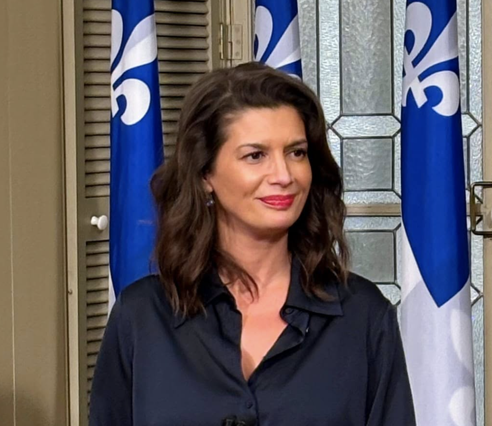Geneviève Guilbault ose un style éclatant pour Pâques et fait sensation 1 Geneviève Guilbault ose un style éclatant pour Pâques et fait sensation Capture decran le 2025 04 21 a 09.23.30 e1745241862842 Geneviève Guilbault ose un style éclatant pour Pâques et fait sensation