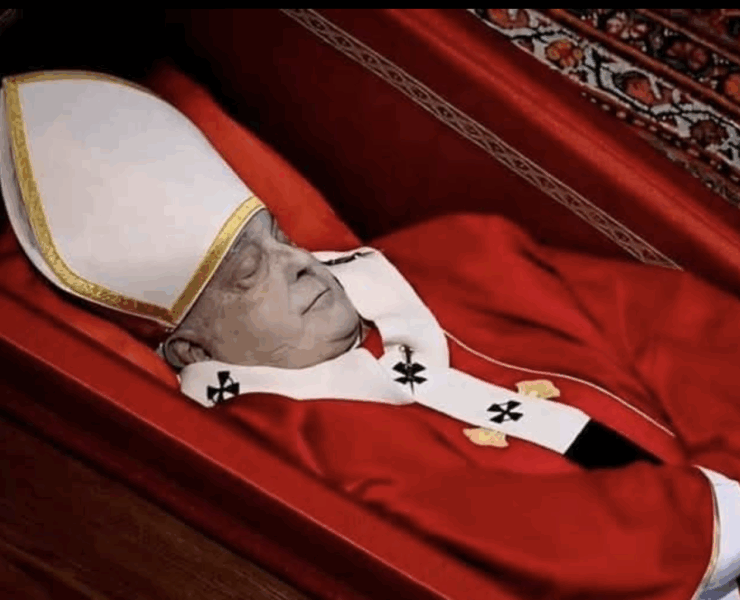 Capture decran le 2025 04 26 a 09.54.38 e1745675855159 Un Détail Troublant sur le Visage du Pape François : Signification et Révélations