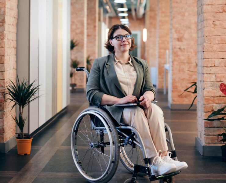 pexels marcus aurelius 4064336 scaled e1744136647741 Les personnes handicapées dans la ligne de mire de la droite trumpiste