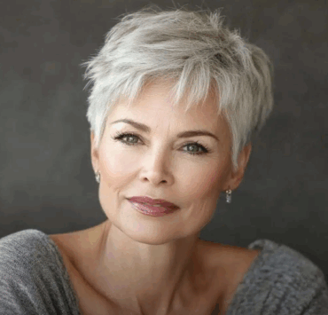 Capture decran 2025 05 03 114706 Après 60 ans, oubliez la coupe classique : la Mohawk Pixie fait un retour éclatant et vous transforme instantanément