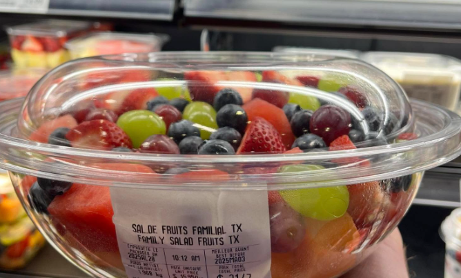Une salade de fruits en épicerie choque les Québécois par son prix 1 Une salade de fruits en épicerie choque les Québécois par son prix Capture decran 2025 05 07 113907 Une salade de fruits en épicerie choque les Québécois par son prix