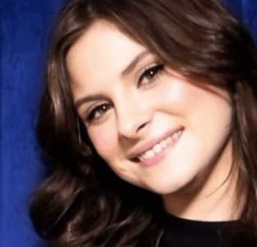 Le tout premier look de gala de Mia Tinayre fait réagir 3 Le tout premier look de gala de Mia Tinayre fait réagir Capture decran 2025 05 08 184443 Le tout premier look de gala de Mia Tinayre fait réagir