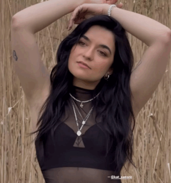 Capture decran 2025 05 14 162519 Katrine Sansregret attire l’attention avec une nouvelle séance photo dans un haut transparent