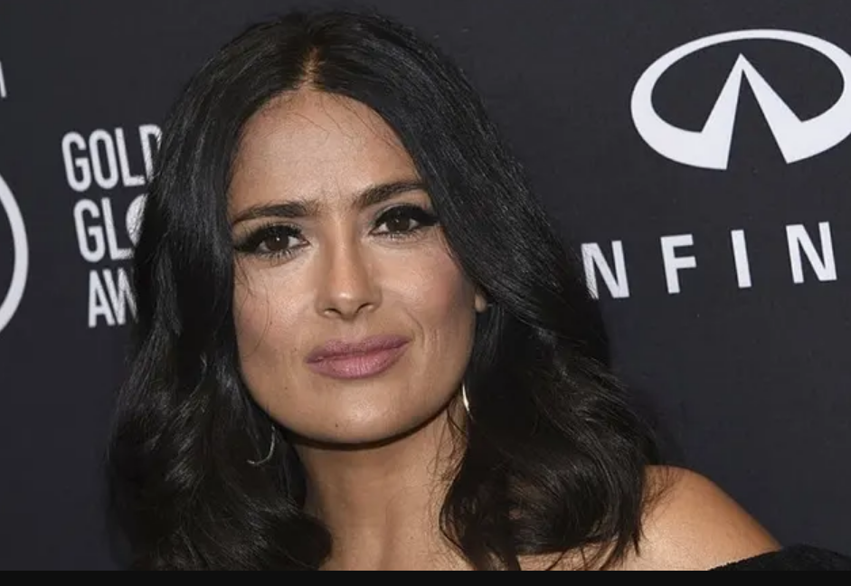 À 58 ans, Salma Hayek impressionne avec une séance photo renversante en maillot de bain 1 À 58 ans, Salma Hayek impressionne avec une séance photo renversante en maillot de bain Capture decran 2025 05 15 084409 À 58 ans, Salma Hayek impressionne avec une séance photo renversante en maillot de bain