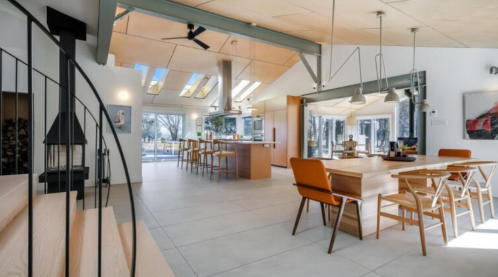 Capture decran 2025 05 19 080527 Marc Labrèche vend sa somptueuse demeure de 3 000 000 $ en Montérégie — toutes les photos ici