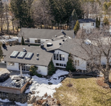 Capture decran 2025 05 19 082218 Marc Labrèche vend sa somptueuse demeure de 3 000 000 $ en Montérégie — toutes les photos ici