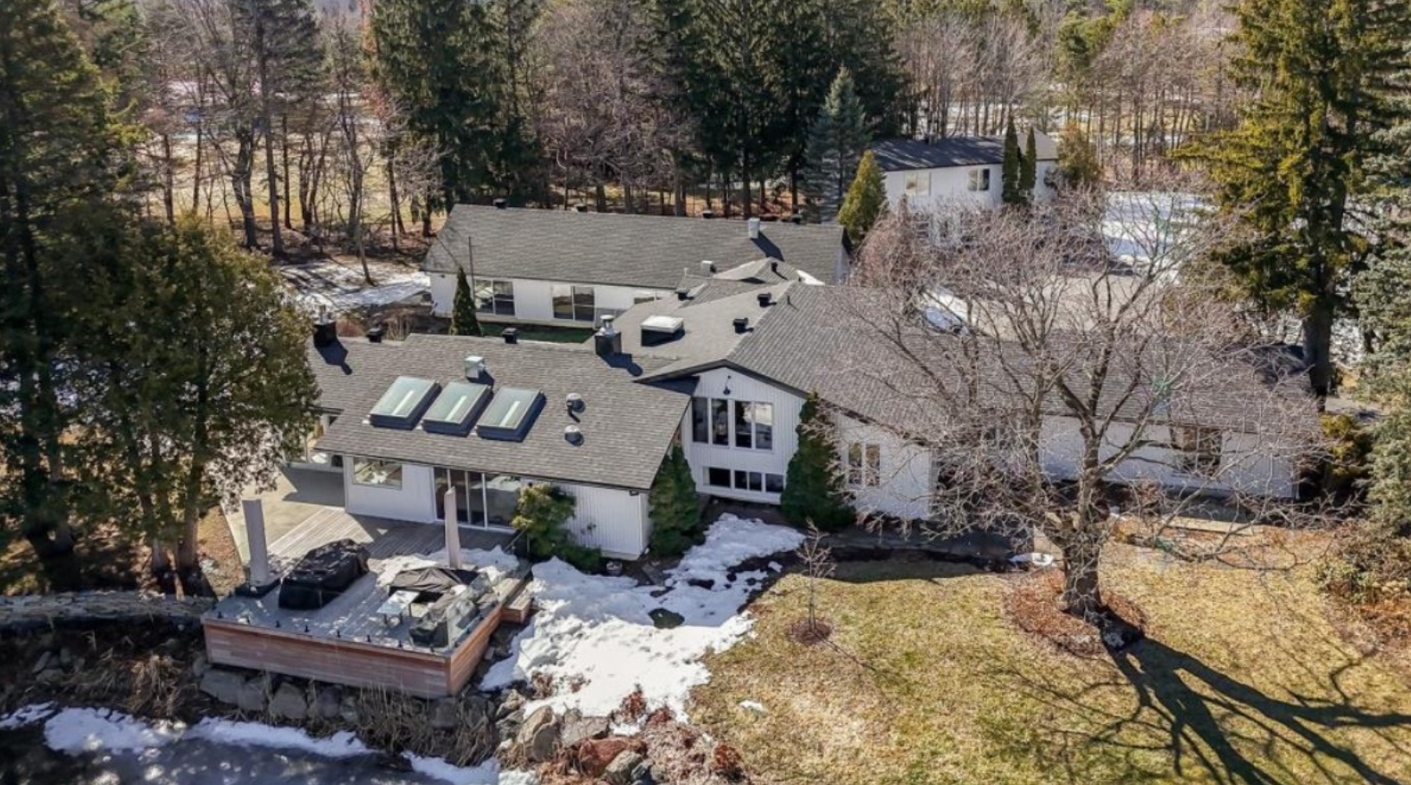 Marc Labrèche vend sa somptueuse demeure de 3 000 000 $ en Montérégie — toutes les photos ici 1 Marc Labrèche vend sa somptueuse demeure de 3 000 000 $ en Montérégie — toutes les photos ici Capture decran 2025 05 19 082218 Marc Labrèche vend sa somptueuse demeure de 3 000 000 $ en Montérégie — toutes les photos ici