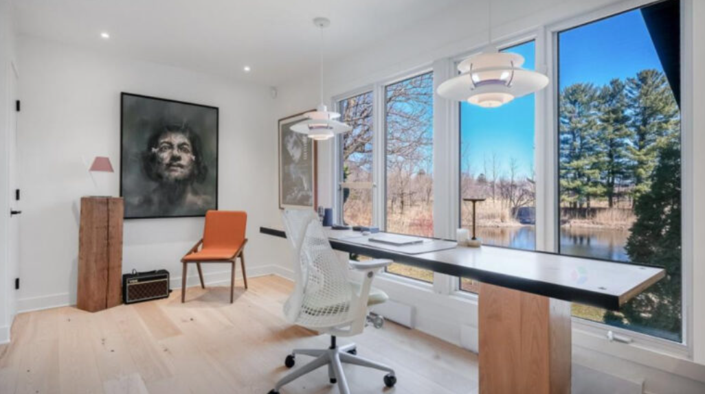 Capture decran 2025 05 19 084335 Marc Labrèche vend sa somptueuse demeure de 3 000 000 $ en Montérégie — toutes les photos ici