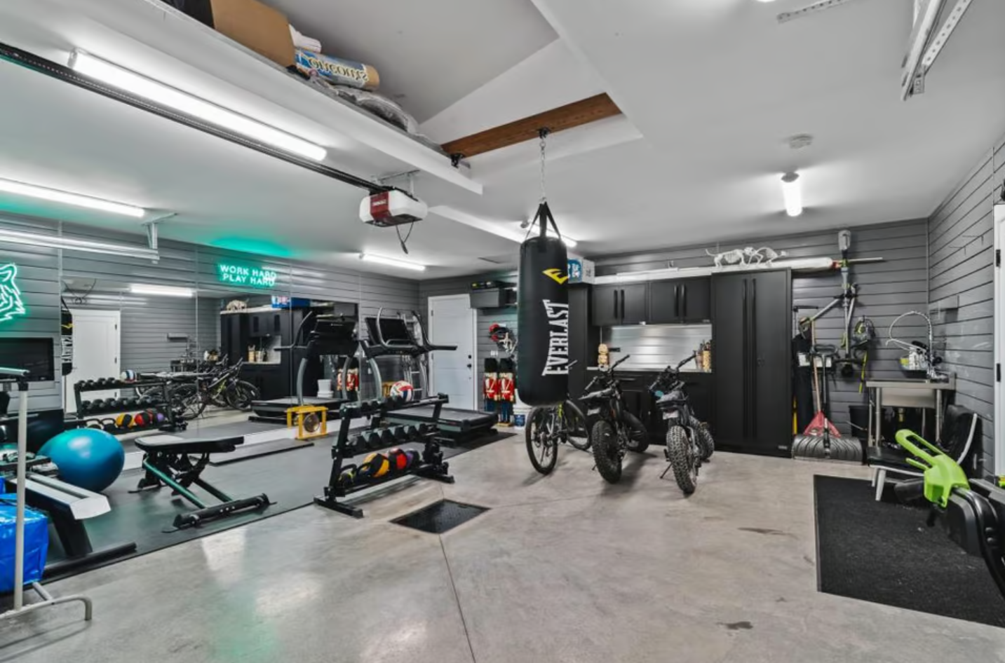 Capture decran 2025 05 20 083045 La somptueuse résidence de Stéphane Rousseau à Saint-Sauveur est à vendre