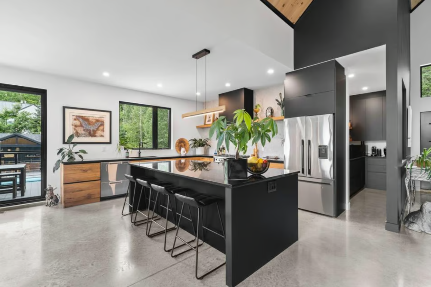 Capture decran 2025 05 20 083138 La somptueuse résidence de Stéphane Rousseau à Saint-Sauveur est à vendre