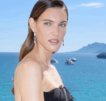 Charlotte Cardin fait sensation à Cannes dans une robe semi-transparente inoubliable 2 Charlotte Cardin fait sensation à Cannes dans une robe semi-transparente inoubliable Capture decran 2025 05 25 122532 Charlotte Cardin fait sensation à Cannes dans une robe semi-transparente inoubliable