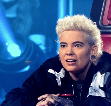 Capture decran 2025 05 27 094422 Une ex-candidate de La Voix lève le voile sur Roxane Bruneau : « Elle est là, même à 1h du matin »