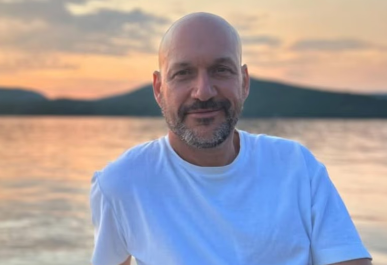 Martin Matte comme vous ne l’avez jamais vu : son look dans Vitrerie Joyal fait réagir 1 Martin Matte comme vous ne l’avez jamais vu : son look dans Vitrerie Joyal fait réagir Capture decran 2025 05 31 091111 Martin Matte comme vous ne l’avez jamais vu : son look dans Vitrerie Joyal fait réagir