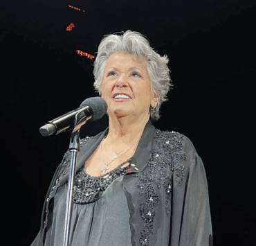 Ginette Reno reçoit un prestigieux honneur : voyez la photo ! 3 Ginette Reno reçoit un prestigieux honneur : voyez la photo ! Capture decran le 2025 05 15 a 09.23.12 Ginette Reno reçoit un prestigieux honneur : voyez la photo !