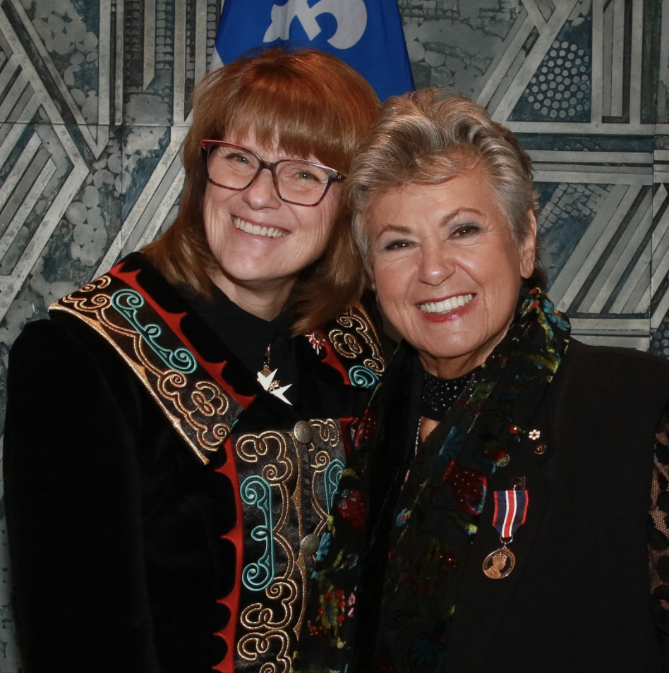 Ginette Reno reçoit un prestigieux honneur : voyez la photo ! 2 Ginette Reno reçoit un prestigieux honneur : voyez la photo ! Capture decran le 2025 05 15 a 09.27.57 Ginette Reno reçoit un prestigieux honneur : voyez la photo !