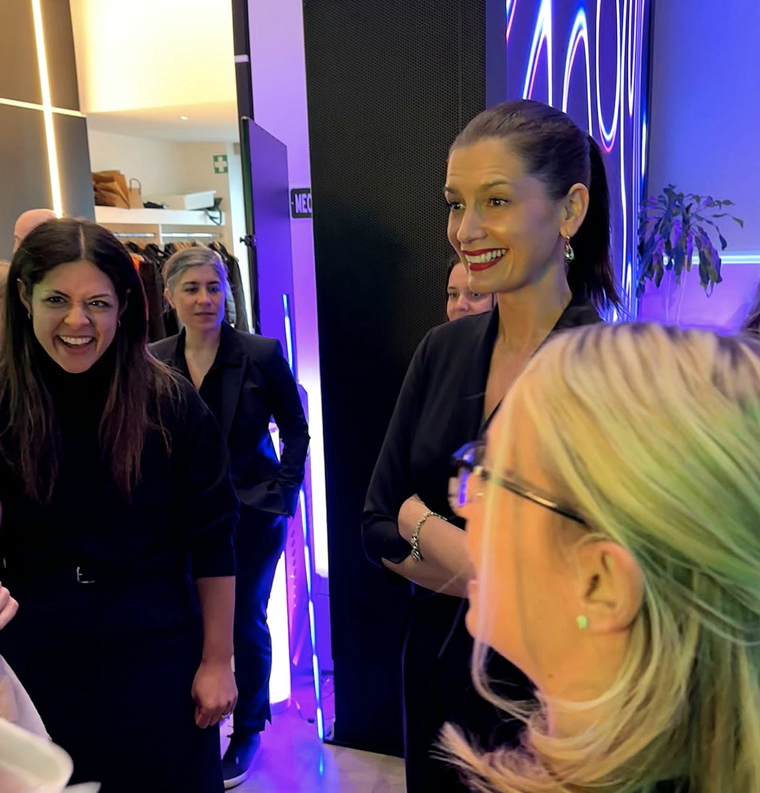 Geneviève Guilbault rayonne : ses dernières photos font sensation ! 2 Geneviève Guilbault rayonne : ses dernières photos font sensation ! Capture decran le 2025 05 16 a 07.51.23 Geneviève Guilbault rayonne : ses dernières photos font sensation !