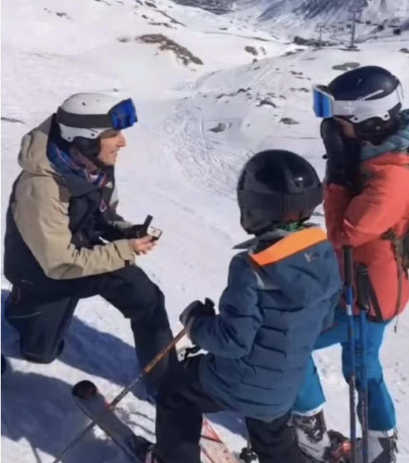 L’amoureux de Julie Marcoux future cheffe d’antenne de TVA, dévoilé : découvrez qui partage sa vie ! 3 L’amoureux de Julie Marcoux future cheffe d’antenne de TVA, dévoilé : découvrez qui partage sa vie ! Capture decran le 2025 05 26 a 09.44.30 L’amoureux de Julie Marcoux future cheffe d’antenne de TVA, dévoilé : découvrez qui partage sa vie !