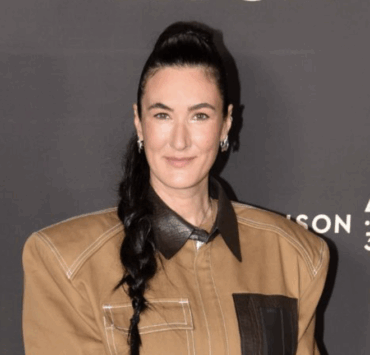 Karine Gonthier-Hyndman brille sur le tapis rouge aux côtés de son célèbre oncle 3 Karine Gonthier-Hyndman brille sur le tapis rouge aux côtés de son célèbre oncle Capture decran le 2025 05 26 a 16.53.56 e1748292887622 Karine Gonthier-Hyndman brille sur le tapis rouge aux côtés de son célèbre oncle