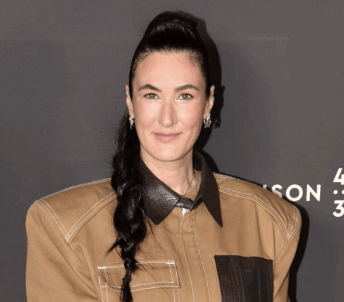 Capture decran le 2025 05 26 a 16.53.56 e1748292887622 Karine Gonthier-Hyndman brille sur le tapis rouge aux côtés de son célèbre oncle