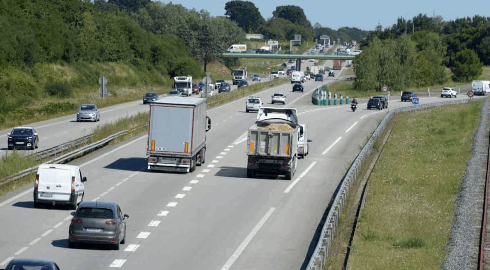 En pleine dispute, il saute d'une voiture lancée à 90 km/h sur l'autoroute A7 : une scène choquante secoue le Vaucluse 1 En pleine dispute, il saute d'une voiture lancée à 90 km/h sur l'autoroute A7 : une scène choquante secoue le Vaucluse Capture decran 2025 06 07 024220 En pleine dispute, il saute d'une voiture lancée à 90 km/h sur l'autoroute A7 : une scène choquante secoue le Vaucluse
