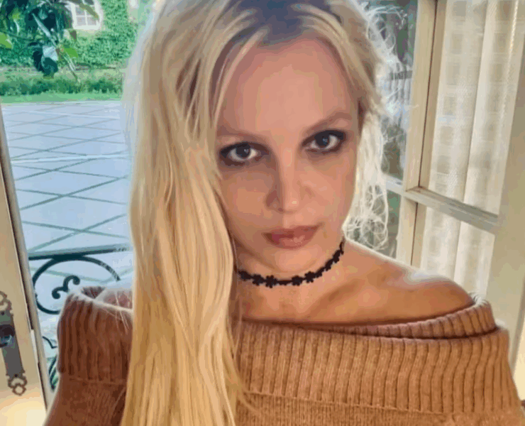 Capture decran 2025 06 09 020230 Britney Spears crée la controverse en allumant une cigarette en plein vol privé