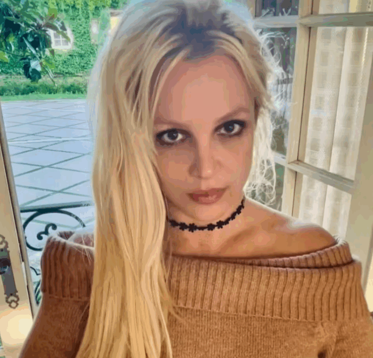 Capture decran 2025 06 09 020230 Britney Spears cr&eacute;e la controverse en allumant une cigarette en plein vol priv&eacute;