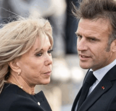 Emmanuel Macron giflé par Brigitte ? On sait enfin ce qui s’est passé dans l’avion présidentiel ! 3 Emmanuel Macron giflé par Brigitte ? On sait enfin ce qui s’est passé dans l’avion présidentiel ! Capture decran 2025 06 28 142903 Emmanuel Macron giflé par Brigitte ? On sait enfin ce qui s’est passé dans l’avion présidentiel !