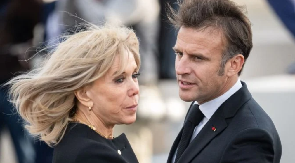 Emmanuel Macron giflé par Brigitte ? On sait enfin ce qui s’est passé dans l’avion présidentiel ! 1 Emmanuel Macron giflé par Brigitte ? On sait enfin ce qui s’est passé dans l’avion présidentiel ! Capture decran 2025 06 28 142903 Emmanuel Macron giflé par Brigitte ? On sait enfin ce qui s’est passé dans l’avion présidentiel !