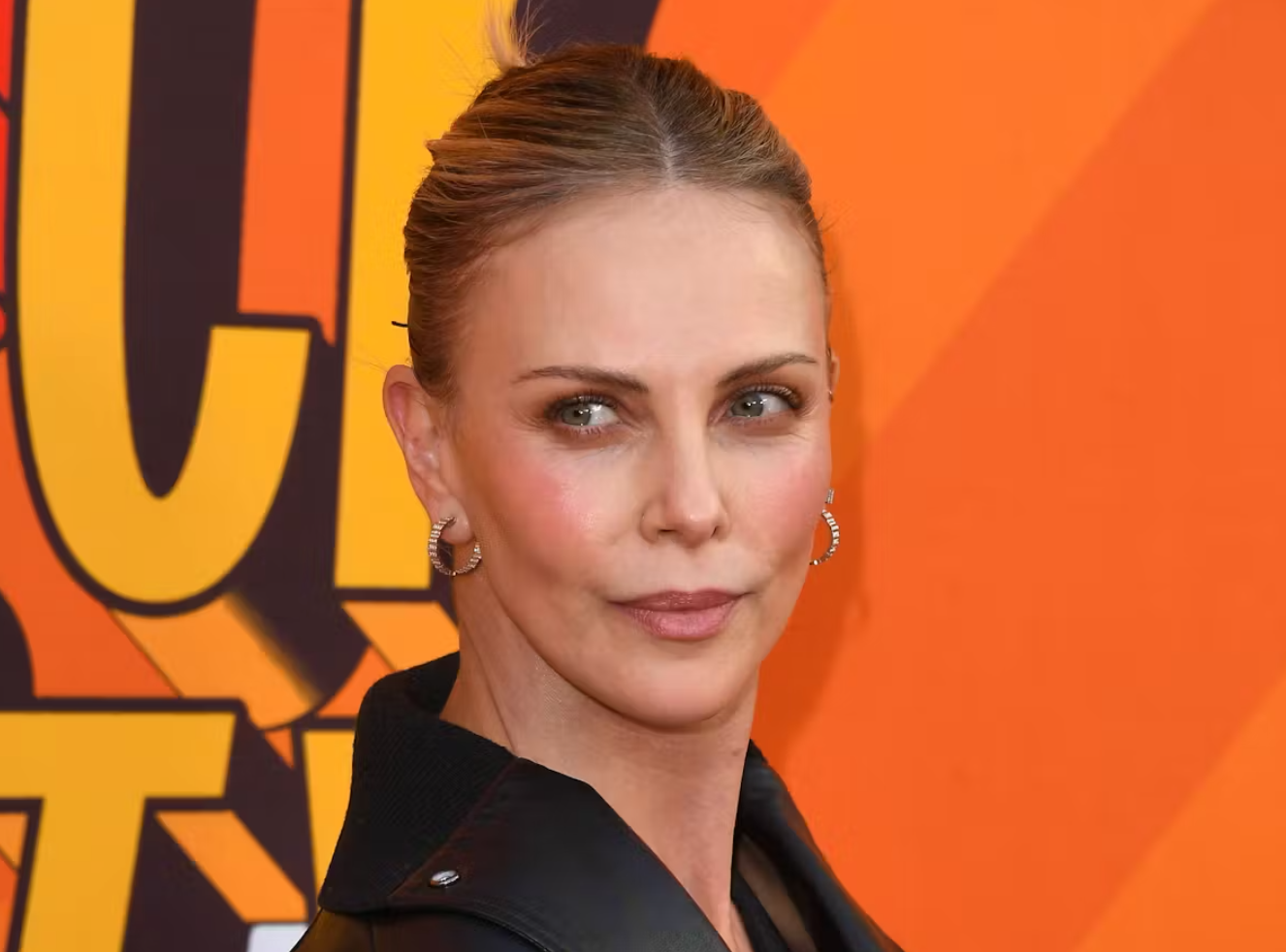 Charlize Theron fustige le mariage luxueux de Jeff Bezos : « Le monde brûle, et ils font la fête » 1 Charlize Theron fustige le mariage luxueux de Jeff Bezos : « Le monde brûle, et ils font la fête » Capture decran 2025 06 30 085422 Charlize Theron fustige le mariage luxueux de Jeff Bezos : « Le monde brûle, et ils font la fête »
